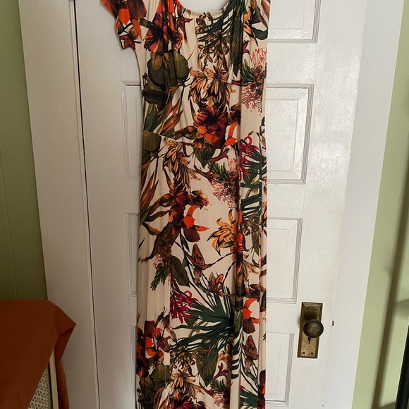 VENUS Dresses & Skirts - VENUS Cream Tropical Floral Maxi Dress with Green & Orange Print